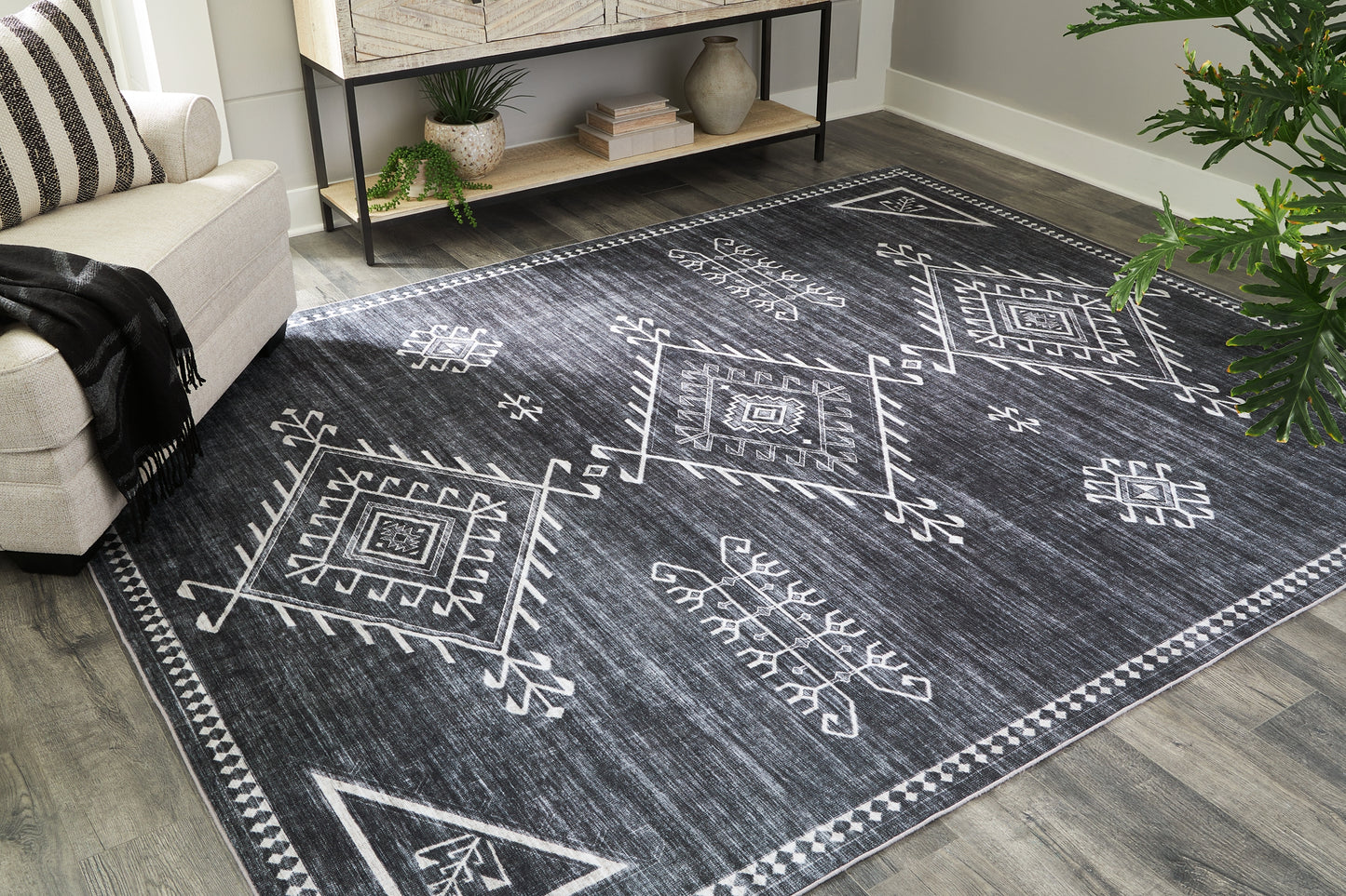 Arloman Washable Medium Rug